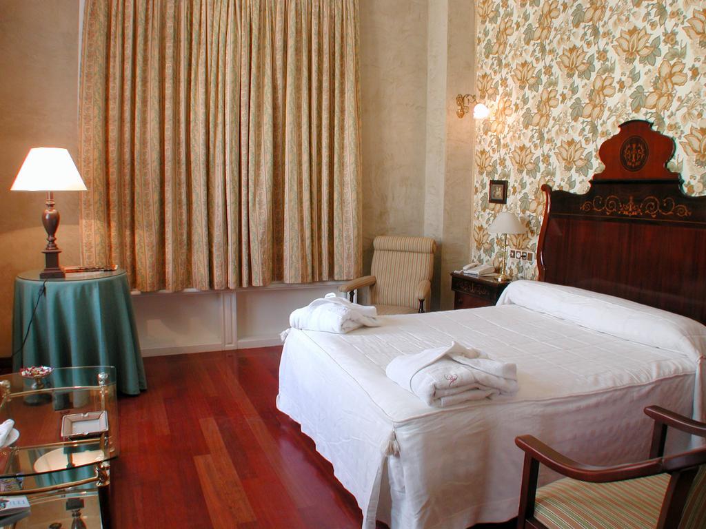 Hotel Alabardero Sevilla Rum bild